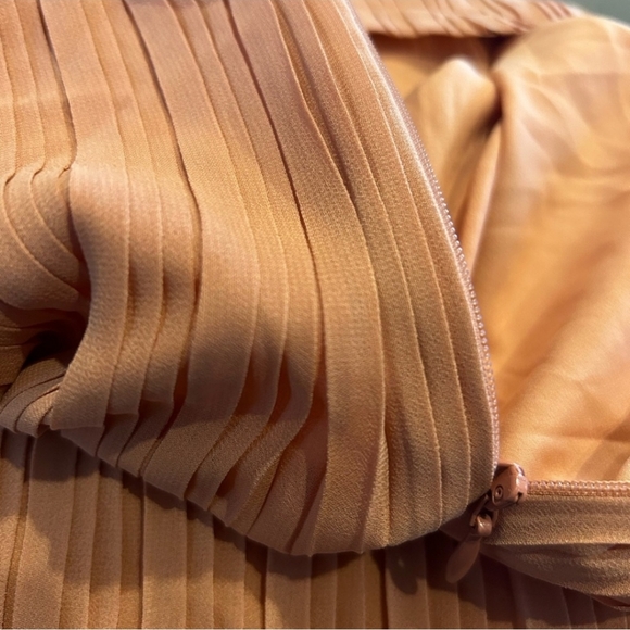 NWT Club Monaco pleated high low dress - Picture 3 of 3